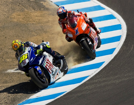 rossi-does-battle-with-casey-stoner-at-laguna-seca-in-2008.jpg